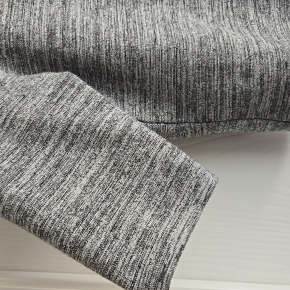 Ivanka Trump | Stylish Heathered Grey Crop Top - Picture 6 of 9